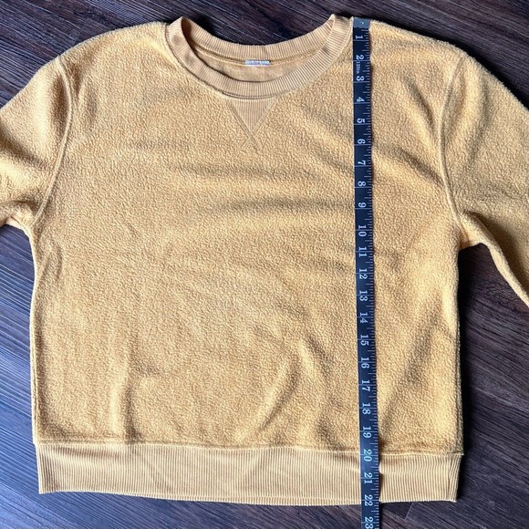 Soft Fleece Sweatshirt Juniors Medium M 7 / 9 Golden Yellow Crewneck Top Fuzzy - Picture 7 of 9